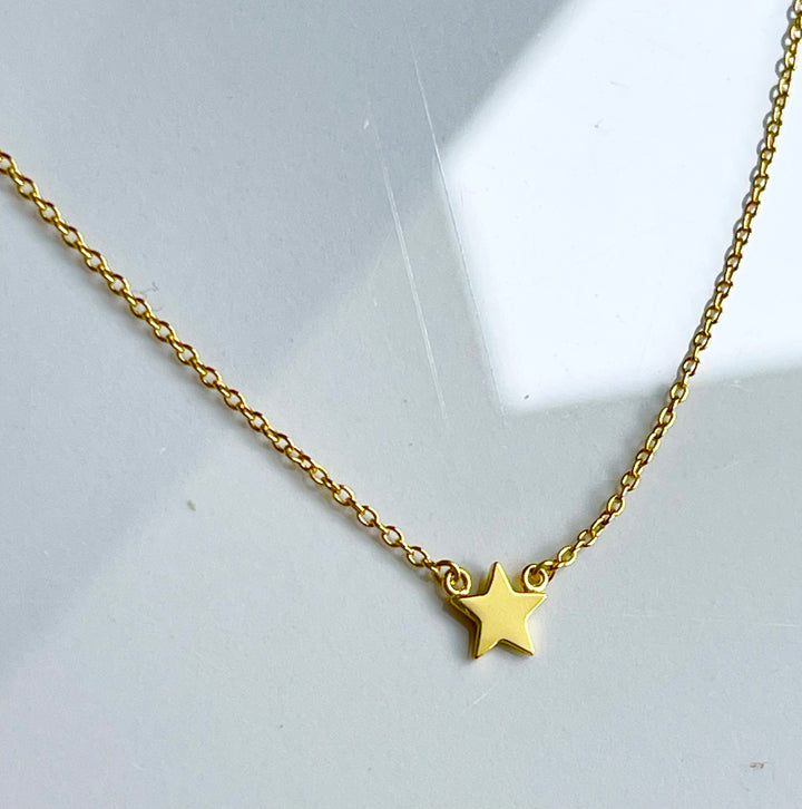 SMP006 Small Star Pendant Yellow Gold
