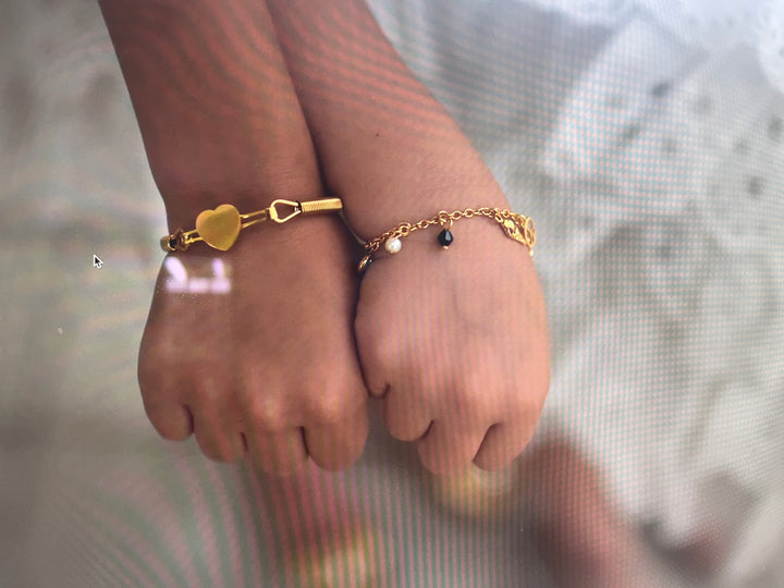 B030 Stainless Steel Gold Plated Heart Bracelet